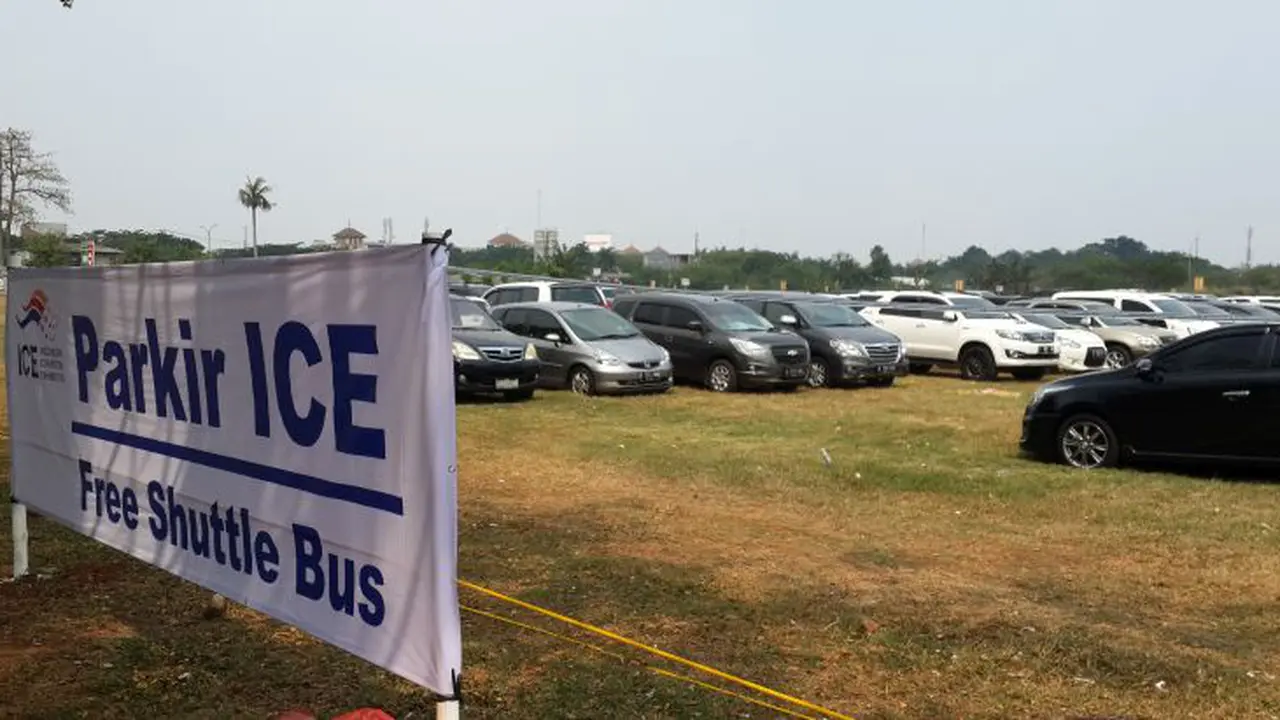 Akhir Pekan, Akses Menuju GIIAS Macet Panjang