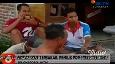 Tempat penjualan bahan bakar, pom mini di Kabupaten Bojonegoro, Jawa Timur, ludes. Akibatnya satu korban pemilik mengalami luka bakar dan harus dilarikan ke rumah sakit. Kobaran api juga menghanguskan sebuah motor yang terparkir di dekatnya.