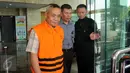 Penyidik KPK memperpanjang masa tahanan Sularman menjadi 40 hari dari 20 Januari sampai 28 Februari terkait Tindak Pidana Korupsi terkait promosi dan mutasi jabatan di lingkungan kabupaten Klaten, Jakarta, Rabu (18/1) . (Liputan6.com/Helmi Afandi)
