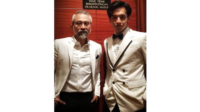Sudah Bebas, Ini 7 Potret Terbaru Jefri Nichol Hadiri Gala Premier Habibie & Ainun 3