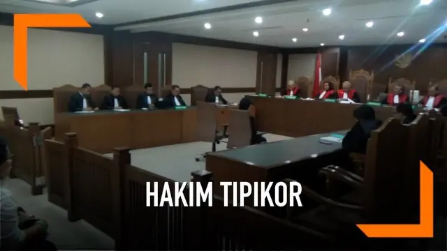 VIDEO: Divonis Bersalah, Hakim Tipikor Menangis