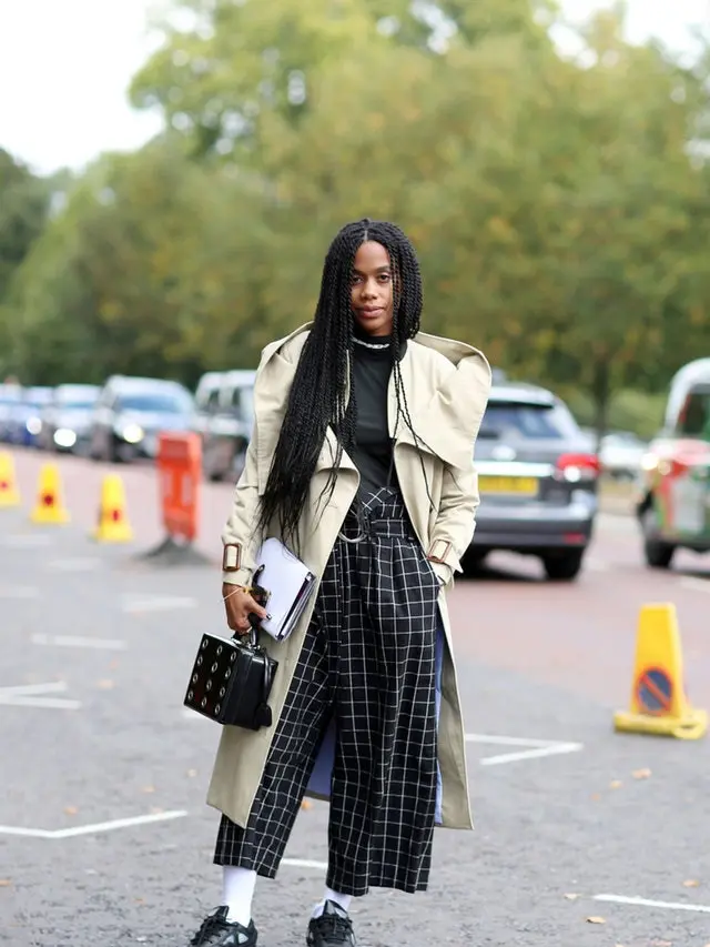 Ke kantor pakai sneakers? ini paduan busana yang tepat