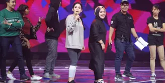 Ajang penghargaan bagi para musisi, SCTV Musik Awards 2018 kembali di gelar.  Berbagai persiapan dilakukan oleh para musisi yang akan tampil sebagai penghibur. (Nurwahyunan/Bintang.com)