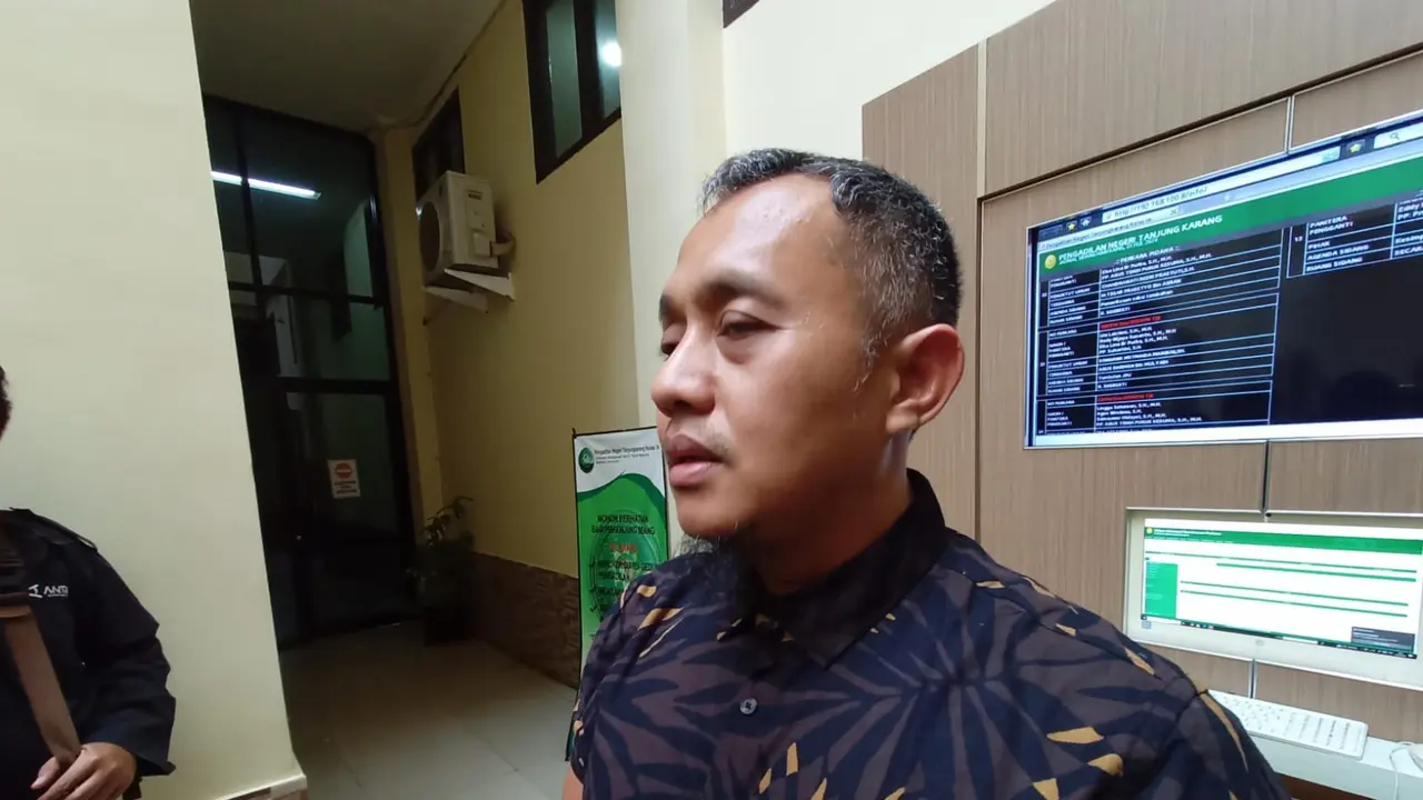 Zulfikar Alibutho saat diwawancarai usai sidang pembacaan tuntutan di PN Tanjung Karang. Foto (Liputan6.com/Ardi)