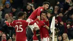 Seorang bintang memang layak dihargai mahal oleh klub yang memilikinya. Di samping sebagai cara untuk menumbuhkan loyalitas pemain, hal tersebut juga sebagai bentuk apresiasi. Seperti 5 pemain di Liga Inggris berikut yang mendapat gaji selangit awal tahun 2022. (AP/Dave Thompson)