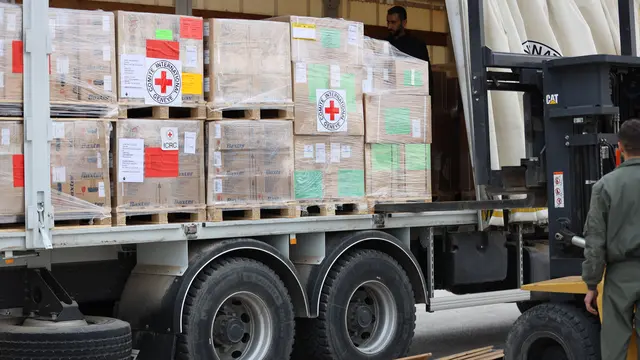 Pengiriman bantuan kemanusiaan internasional pertama ICRC tiba di Port Sudan