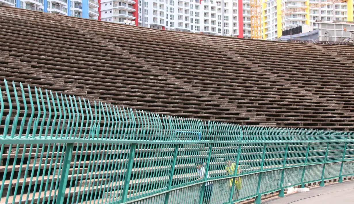 Suasana kursi penonton di Stadion National Olympic, Phnom Penh, Rabu (20/2). Stadion ini menjadi salah satu venue yang menggelar laga Piala AFF U-22 2019. (Bola.com/Zulfirdaus Harahap)