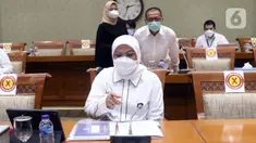 Menteri Ketenagakerjaan Ida Fauziah memberi pemaparan saat rapat kerja dengan Komisi IX DPR di Kompleks Parlemen, Jakarta, Selasa (9/2/2021). Rapat membahas kesiapan penyelenggaraan program sistem penempatan satu kanal (SPSK) pekerja migran Indonesia (PMI) ke Arab Saudi. (Liputan6.com/Angga Yuniar)