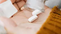 Ilustrasi Mengonsumsi Obat-obatan Credit: pexels.com/Karolina