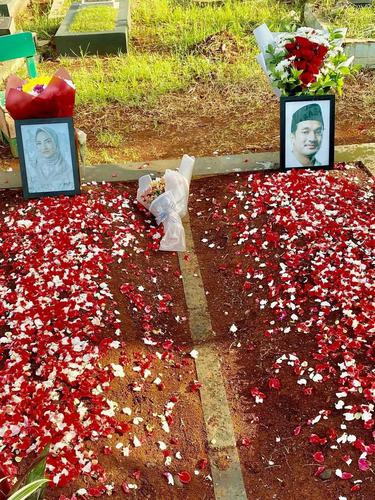 7 Potret Keluarga Haji Faisal Ziarah Makam dalam Momen Ulang Tahun Bibi Ardiansyah