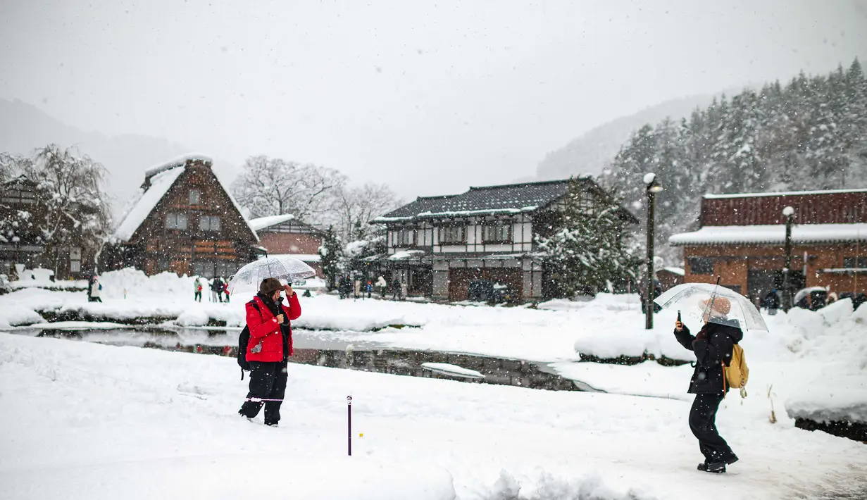 Lokasi terpencil yang dikelilingi pegunungan di Jepang menjadikan desa Shirakawa-go terisolasi dari hiruk pikuk dunia luar. (Faizal Fanani)