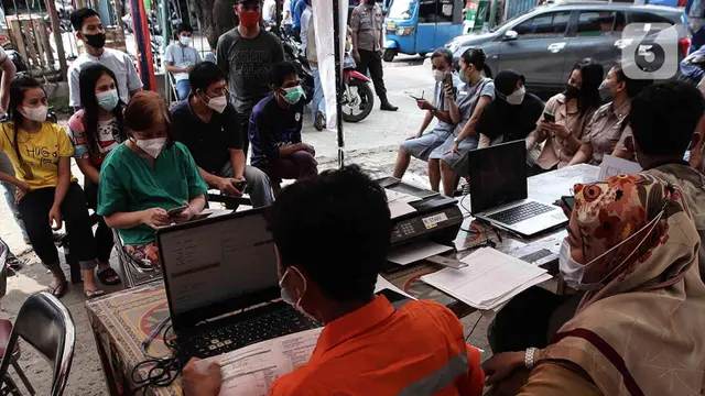 Vaksinasi Booster COVID-19 di Pasar Palmerah