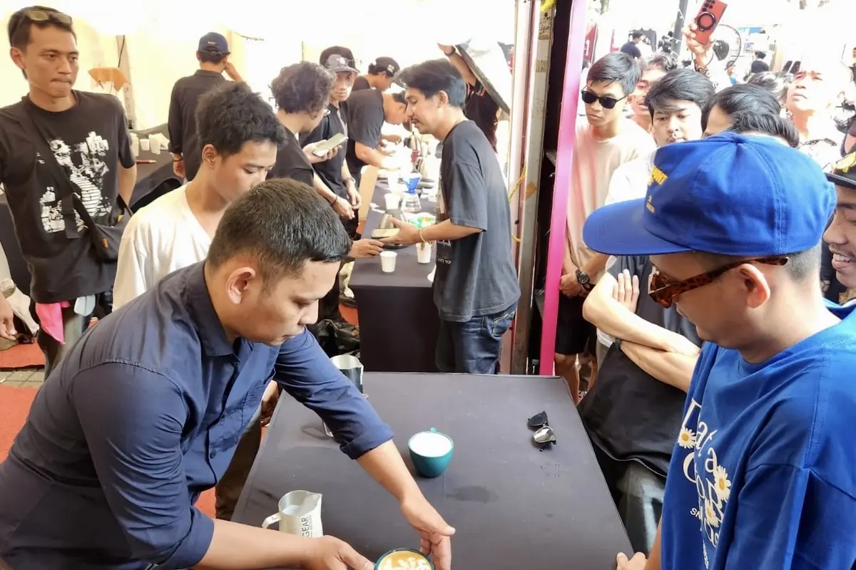 Rangkaian penutupan peringatan Bulan Bung Karno 2024 di gelar di Parkir Timur Senayan, Gelora Bung Karno, Jakarta, Minggu (30/6). Salah satu giatnya, Festival Kopi Cinta Tanah Air.