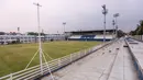 Tribune timur Stadion Sidolig yang terletak di Batununggal, Kota Bandung, Jawa Barat pada Sabtu (21/10/2023) WIB. Stadion ini terdapat empat tiang lampu stadion untuk mendukung latihan malam hari. (Bola.com/Bagaskara Lazuardi)
