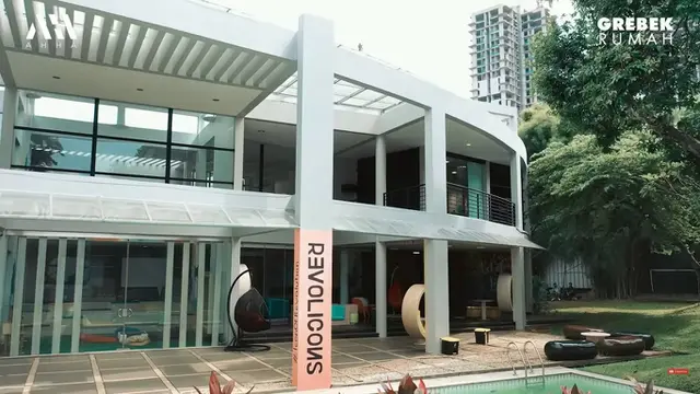 7 Potret Rumah Baru Cinta Laura, Punya Kedai Kopi Hingga Bisa Buat Nikahan