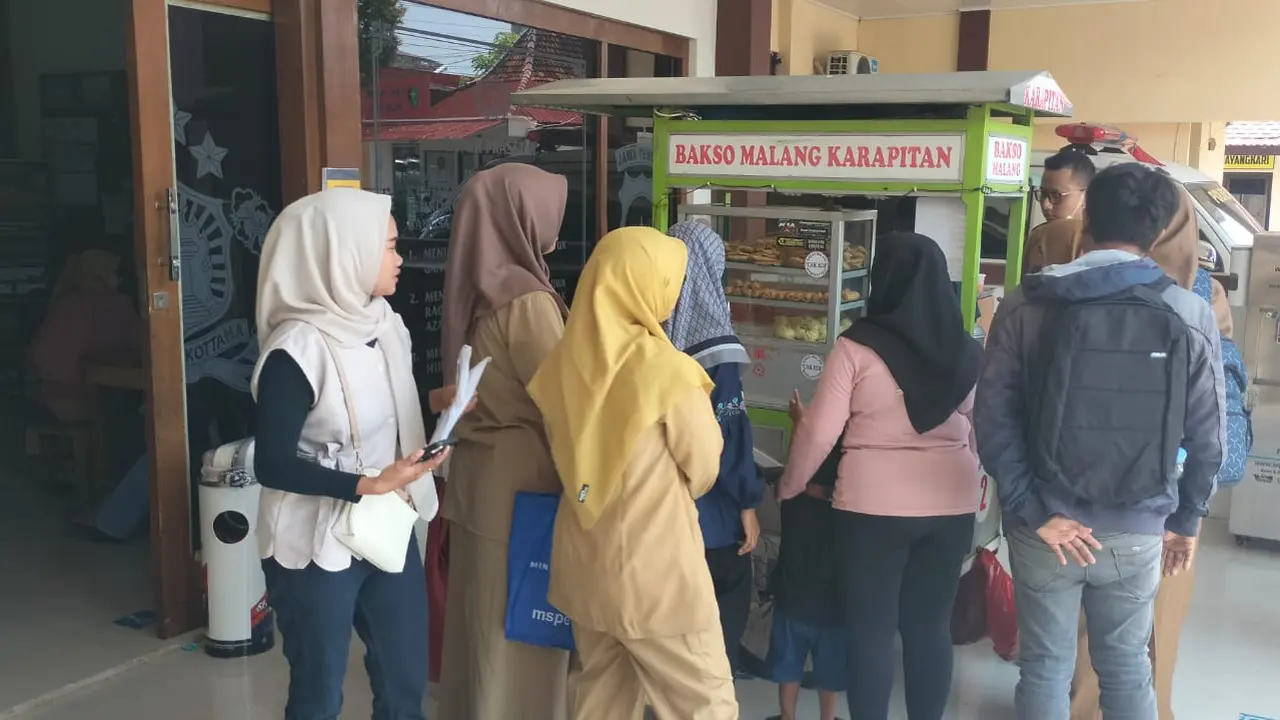 Polres Kudus Sediakan Bakso Gratis untuk Warga yang Mengurus SKCK