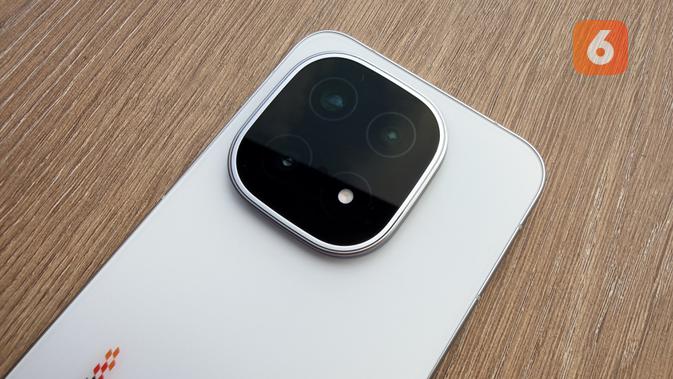 Tiga kamera di iQOO 15 dengan kemampuan 50MP. (Liputan6.com/ Yuslianson)