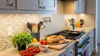 15 Inspirasi Dapur Kecil Sederhana Tapi Fotogenik untuk Konten Masak di 2025