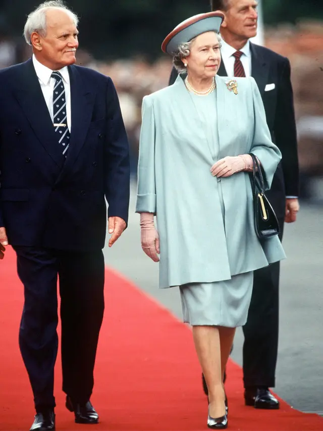 [Bintang] Ratu Elizabeth II