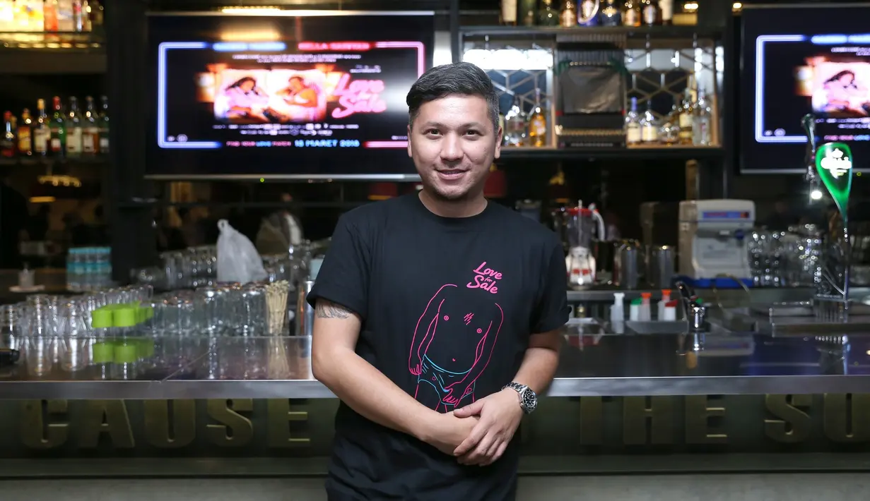 Memutuskan untuk menikahi Putri Marino ternyata Chicco Jerikho tak membutuhkan waktu lama untuk memantapkan hati. Dan Gading Marten pun sebagai sahabat pastinya sangat bangga dan turut berbahagia. (Daniel Kampua/Bintang.com)