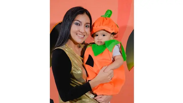 6 Gaya Sarwendah Pakai Kostum Halloween, Bak Ratu Mesir