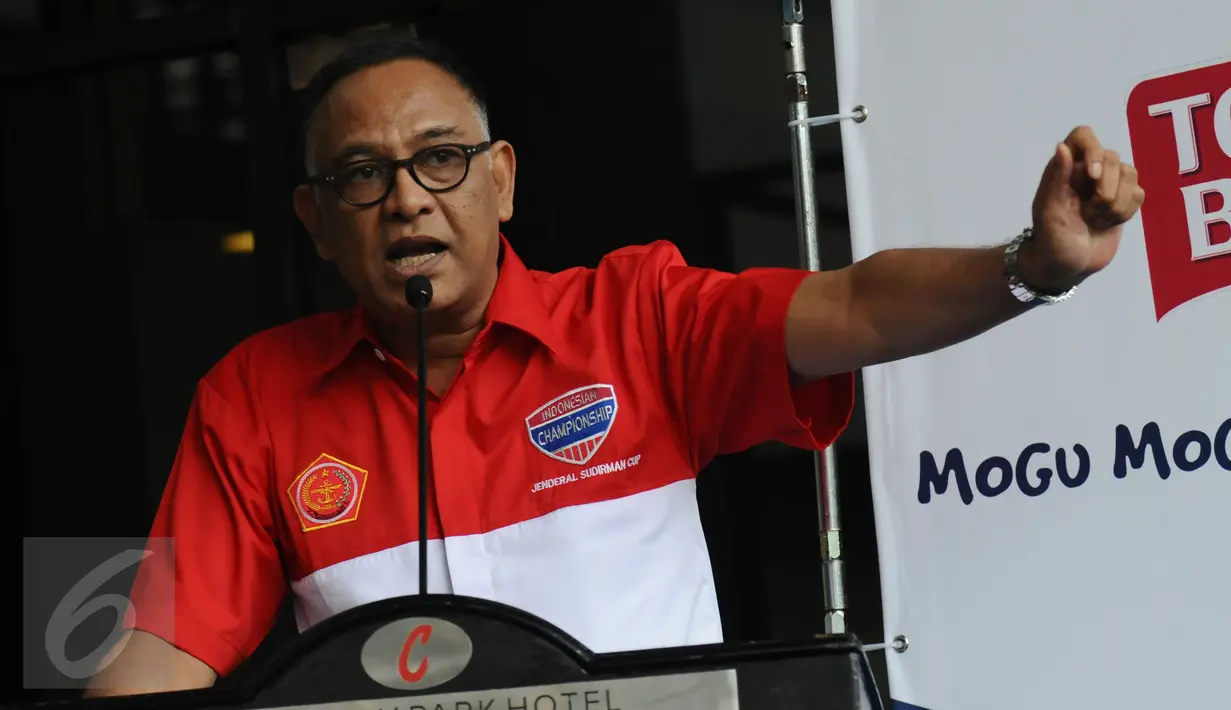 CEO Mahaka, Hasani Abdulgani memaparkan hasil pengundian babak delapan besar Piala Jenderal Sudirman 2015 di Jakarta, Kamis (3/12/2015). Babak 8 besar berlangsung mulai 12 Desember mendatang di dua kota, Solo dan Sleman. (Liputan6.com/Helmi Fithriansyah)