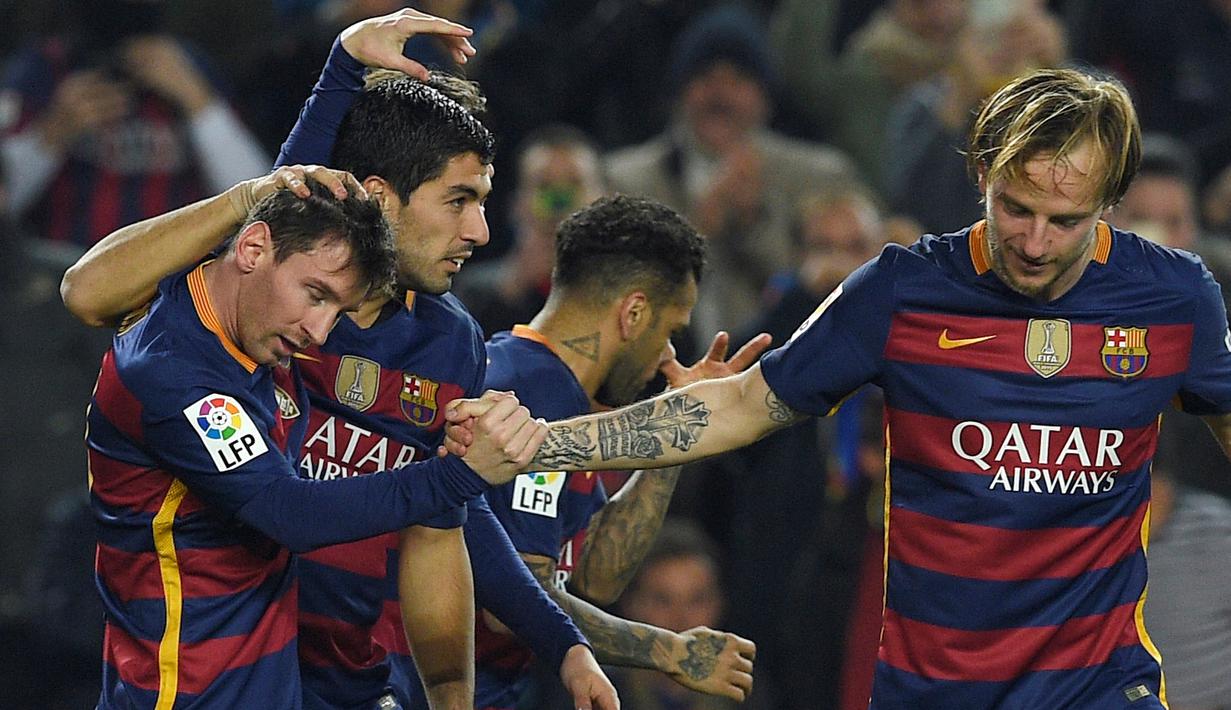 Pemain Barcelona merayakan gol pertama yang dicetak Luis Suarez ke gawang Athletic Bilbao dalam pertandingan leg kedua perempat final Copa del Rey di Stadion Camp Nou, Barcelona, Kamis (28/1/2016) dini hari WIB. ((AFP/Lluis Gene)