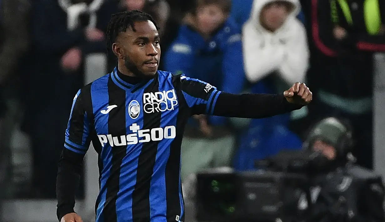 Selebrasi gelandang Atalanta, Ademola Lookman setelah mencetak gol ke gawang Juventus pada laga Liga Italia 2022/2023 di Juventus Stadium, Turin (22/1/2023). Ademola Lookman hingga kini telah mencetak 13 gol dan 5 assist dari 28 laga. (AFP/Isabella Bonotto)