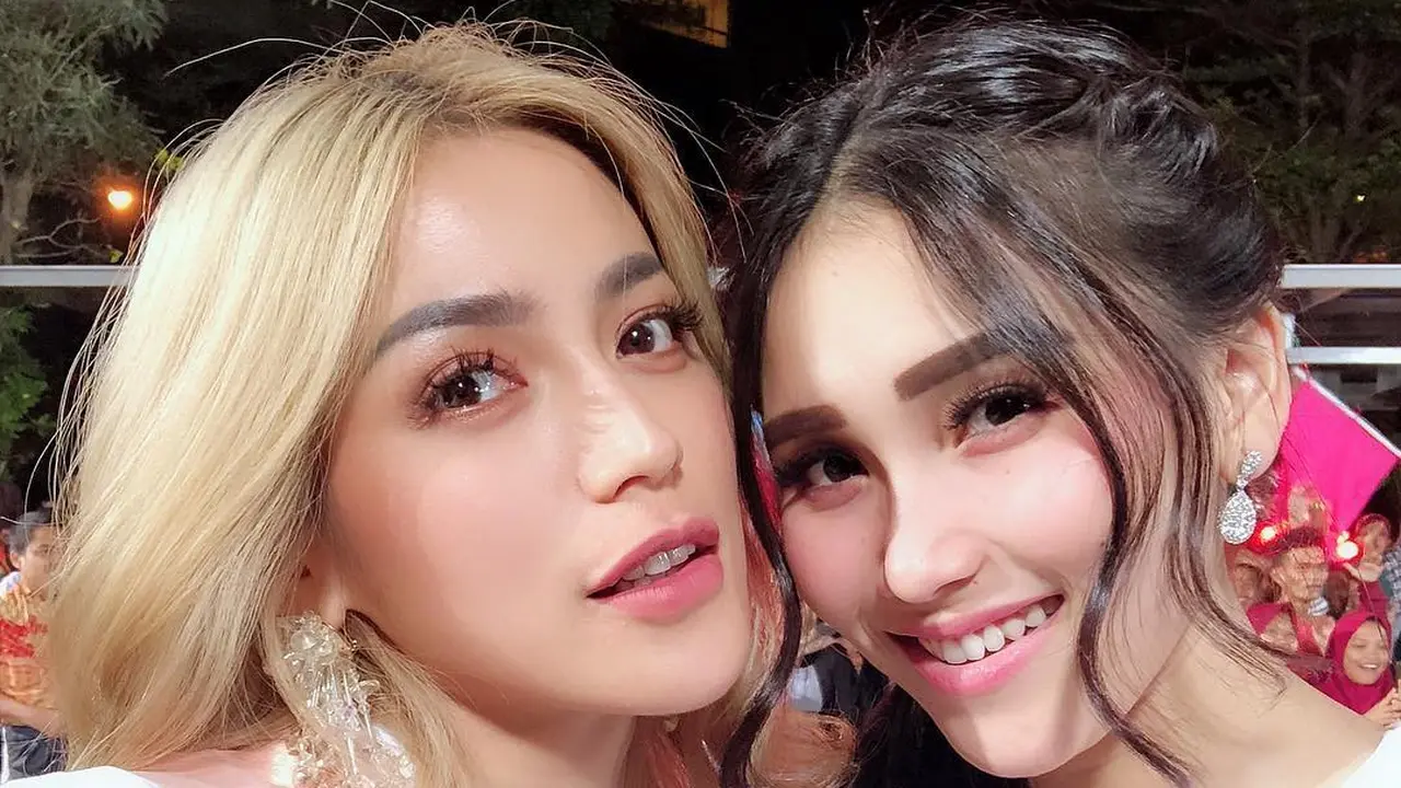 [Bintang] Jessica Iskandar dan Ayu Ting Ting