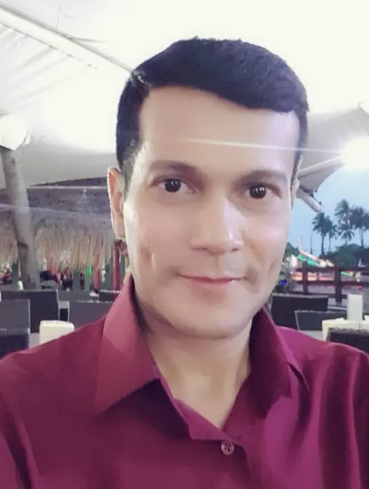 Salah satu resep awet muda dari mantan finalis abang DKI Jakarta 1995 ini adalah selalu rajin melakukan perawatan wajah. (Liputan6.com/IG/@adam_jordanreal)