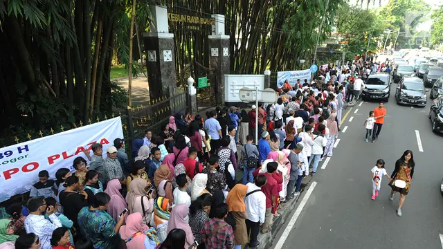 Ribuan Warga Antre Open House Presiden Jokowi
