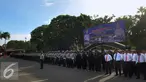 Sejumlah aparat kepolisian saat mengikuti apel pasukan Operasi Lilin Jaya 2015 di Polres Kota Tangerang, Banten, Rabu, (23/12). Apel gabungan tersebut untuk menjaga perayaan hari Natal dan Tahun Baru. (Liputan6.com/Faisal R Syam)