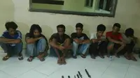 7 mahasiswa asal Bima ditahan akibat aksi saling serang itu. (Liputan6.com/Eka Hakim)
