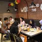 Puasa sudah menjelang, tentu momen ngabuburit tidak dapat ditinggalkan. Kamera ini buat momen makin instagramable di bulan Ramadan. (Sam's Wok)