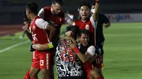 Kiper Persija Jakarta, Andritany Ardhiyasa, merayakan kelolosan timnya ke final Piala Menpora setelah mengalahkan PSM Makassar lewat adu penalti. (Bola.com/Ikhwan Yanuar).