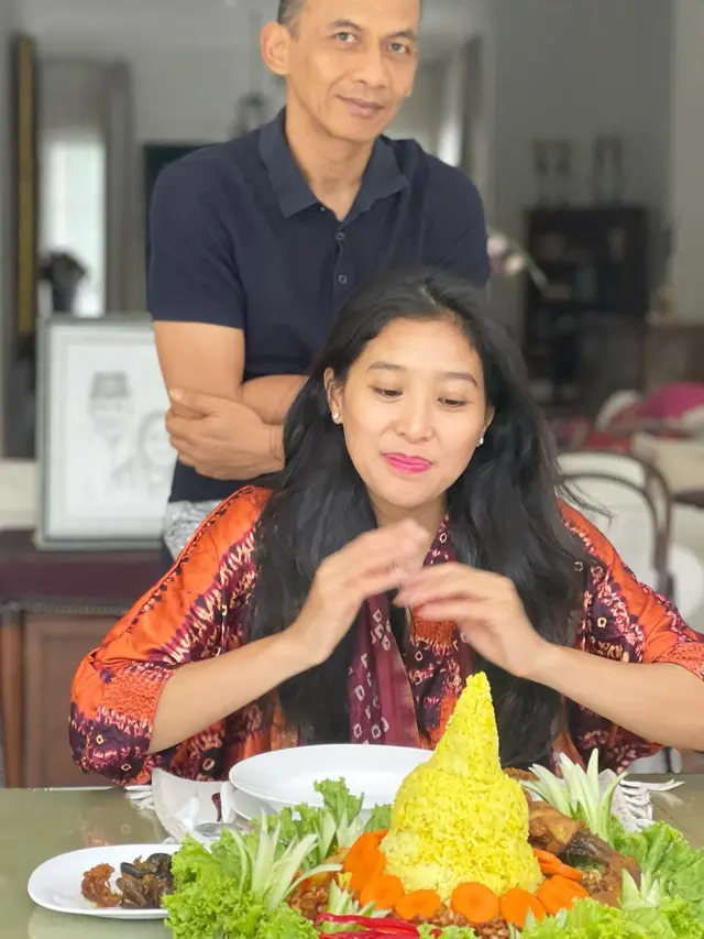 Rayakan Ultah, Ini 6 Momen Kebersamaan Olivia Zalianty dan Suami Usai Menikah