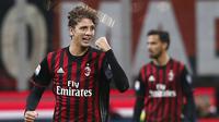 Manuel Locatelli mendapat kartu merah di perempatfinal Coppa Italia. (MARCO BERTORELLO / AFP)