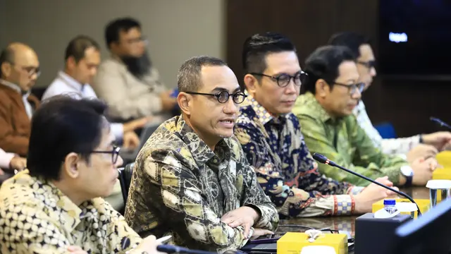 Pertemuan Pejabat Sementara Kepala Eksekutif Pengawas Pasar Modal, Keuangan Derivatif, dan Bursa Karbon OJK Hasan Fawzi