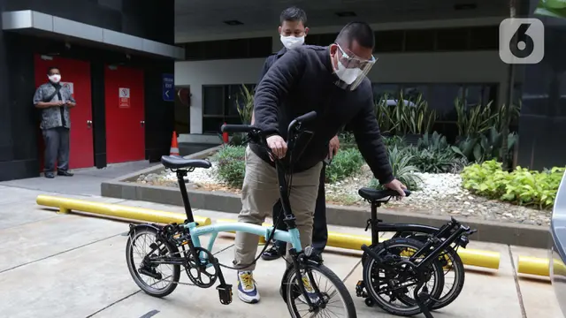 FOTO: KPK Terima Barang Bukti Baru Kasus Suap Dana Bansos