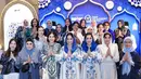 Annisa Pohan dan Aliya Rajasa sama-sama menghadiri buka puasa bersama pengurus partai. Keduanya tampil serba biru sesuai dengan warna partainya. [@annisayudhoyono]
