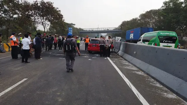 Polda Jabar Lakukan Olah TKP di Tol Cipularang