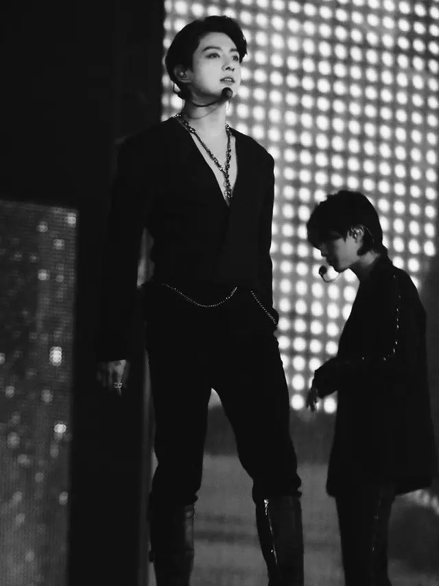 Kancing Pakaian Jungkook Terlepas saat Konser BTS dan Membuat Heboh Para Army