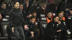 Reaksi pelatih Arsenal Mikel Arteta saat melihat anak asuhnya bermain menghadapi Bournemouth pada pertandingan Liga Inggris di Stadion Vitality, Bournemouth, Inggris, Kamis (26/12/2019). Pertandingan berakhir dengan skor 1-1. (Glyn KIRK/AFP)