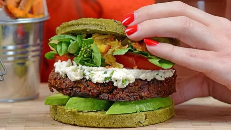 dalam makanan bernama Nutri-burger ini mengandung 50 makanan super (superfood). (Foto: Groupon)