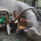 Polda Riau menangkap para tersangka pemburu gading gajah yang telah membantai sedikitnya enam gajah Sumatera di Provinsi Riau dan Jambi, Rabu (11/2/2015).(Antara Foto/wahyudie)