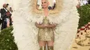 Bukanlah hal yang aneh jika Katy Perry menjadi pusat perhatian di Met Gala 2018. (JAMIE MCCARTHY / GETTY IMAGES NORTH AMERICA / AFP)