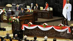 Presiden Joko Widodo saat membuka Konferensi Parlemen Asia Afrika di Gedung Nusantara, Jakarta, Kamis (23/4/2015). KPAA bertema Penguatan Peran Parlemen Selatan-Selatan untuk Kemakmuran dan Perdamaian Dunia. (Liputan6.com/Andrian M Tunay) 