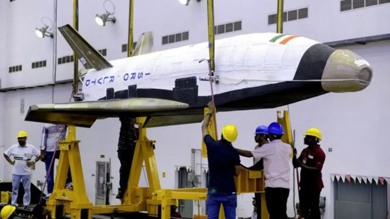 India Luncurkan Pesawat Ulang-Alik Mini ke Angkasa Luar