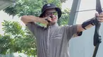 Baru-baru ini, Ricky Harun mengunggah aktivitasnya saat melakukan olahraga memanah. Nampaknya, kegiatan tersebut menjadi hobi barunya. Bapak empat anak ini tampak begitu menikmati panahan. Bahkan, ia juga sempat membagikan potretnya saat berkuda sambil memanah sekaligus. (Liputan6.com/IG/@qoriapparel)