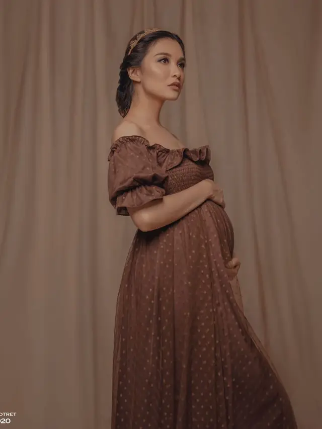 Beda Gaya 5 Artis Saat Pamer Baby Bump, Cantik Memesona